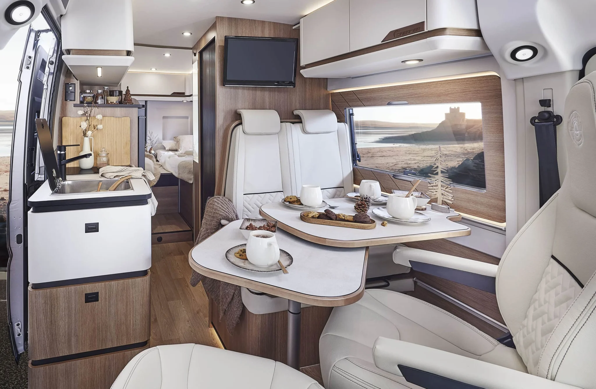 Dreamer Van D68 sittgrupp och inredning i campervan, ljus och mörk inredning