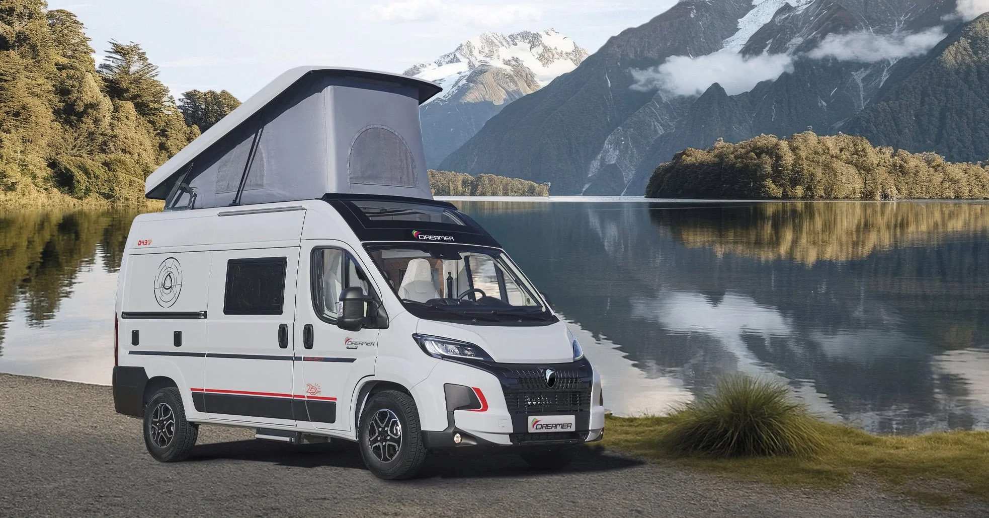 Campervan Dreamer med pop-up tak vid sjö